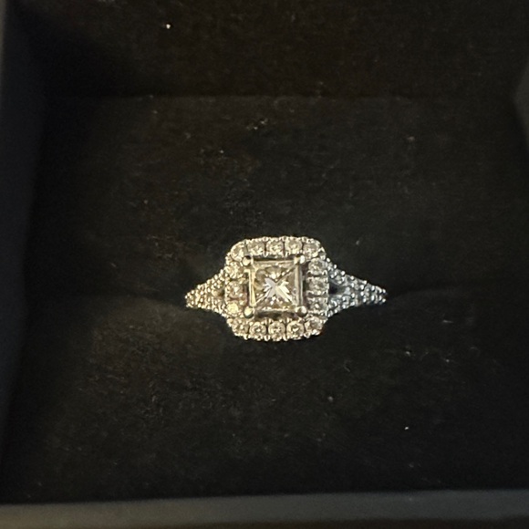 Elegant Silver Women’s Diamond Rings - Picture 2 of 11